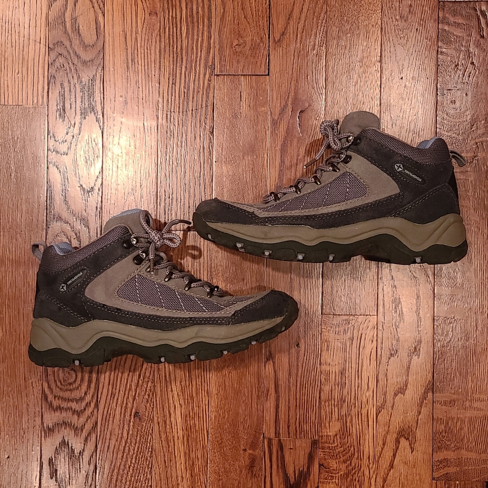 Nevados Hiking Shoes